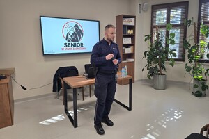 na zdjęciu widać policjanta