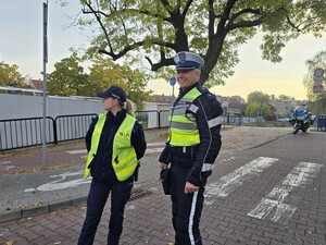 na zdjęciu widać policjantów