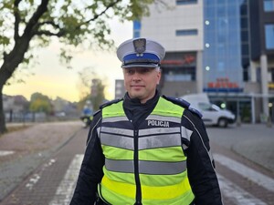 na zdjęciu widać policjanta