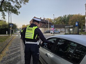 na zdjęciu widać policjanta