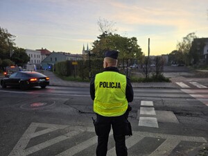 na zdjęciu widać policjanta